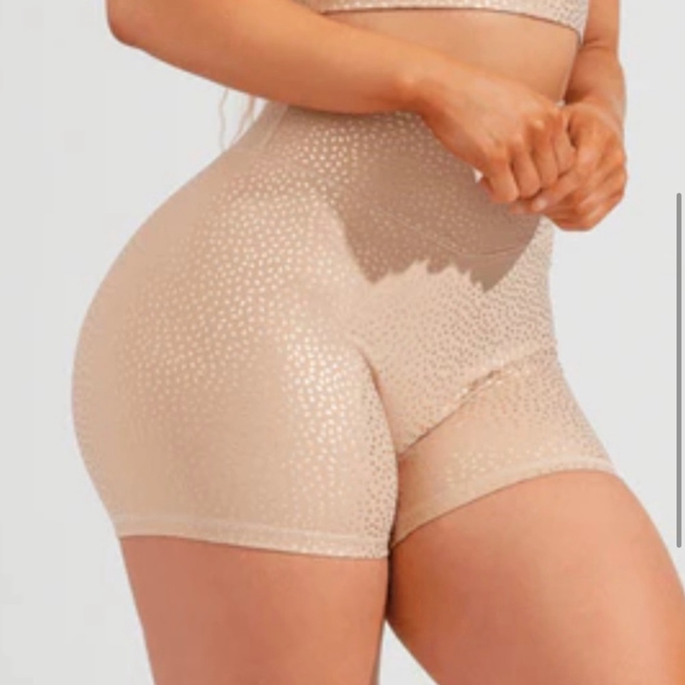 BuffBunny Rosa Short - Picture 3 of 6